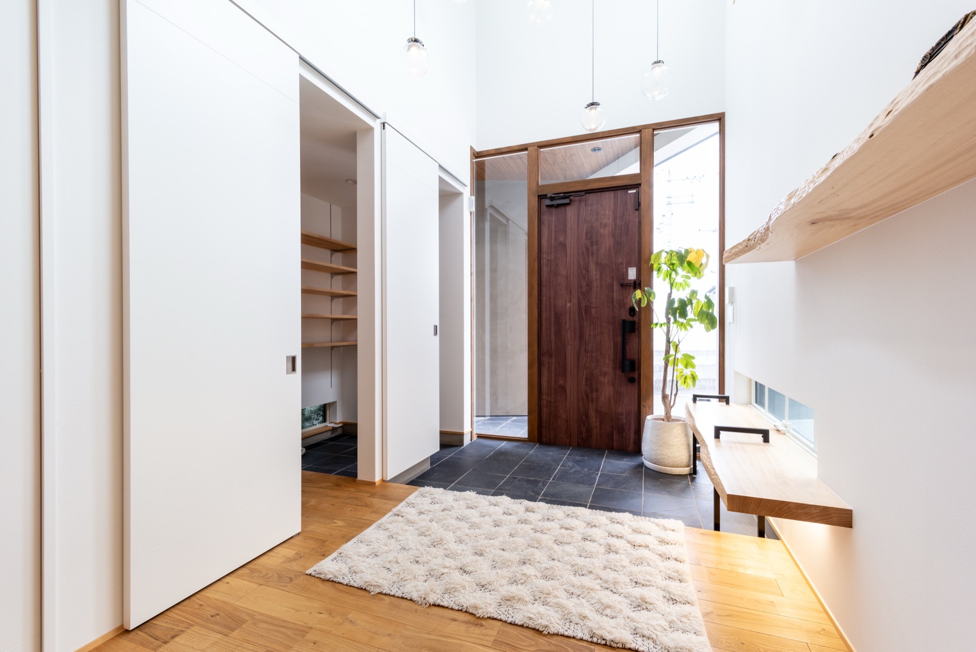 ACE FORMモデルハウスの玄関施工事例