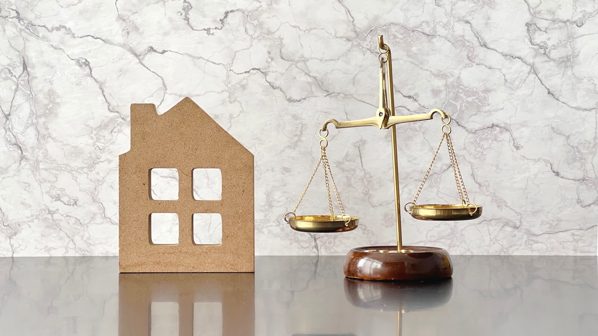 住宅のメリットやリスクを表すイメージ図